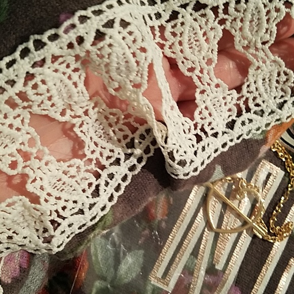 Girls 2 piece outfit, leggings with graphic & lace top 🌺🌺2X HP 🌺🌺 - Picture 7 of 7